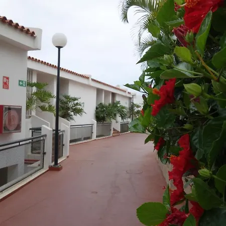 Huge Sunny Terrace Heated Pool Daire
