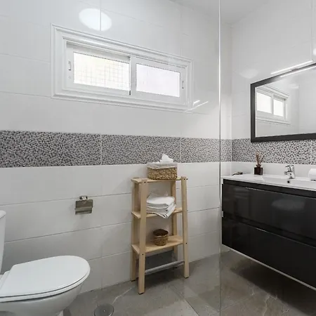 Huge Sunny Terrace Heated Pool Daire *