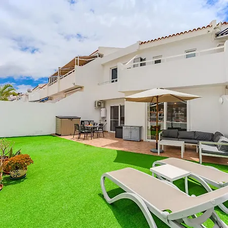 Huge Sunny Terrace Heated Pool شقة