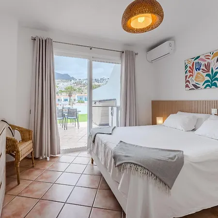 Apartamento Huge Sunny Terrace Heated Pool