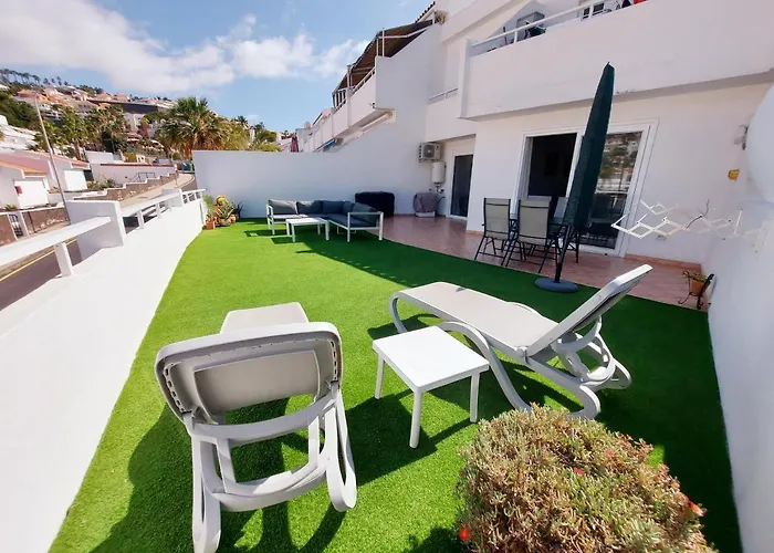 Huge Sunny Terrace Heated Pool Apartment